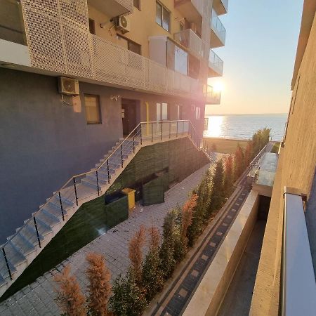 Breeze Studio Apartment Mamaia Exterior photo